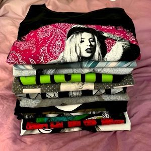 13 graphic T-shirt’s